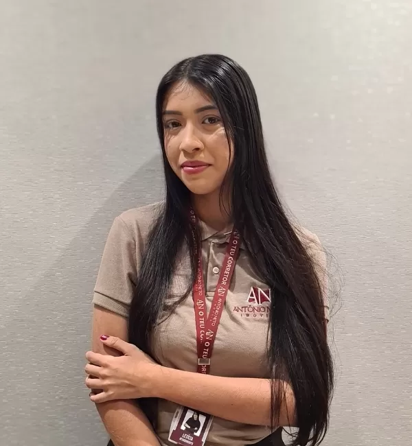 Letícia Laura